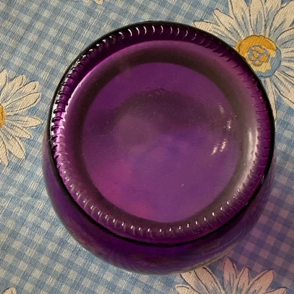 EUC~Vintage 7 Inch Elegant Purple Decorative Floral Glass Vase - Picture 4 of 7